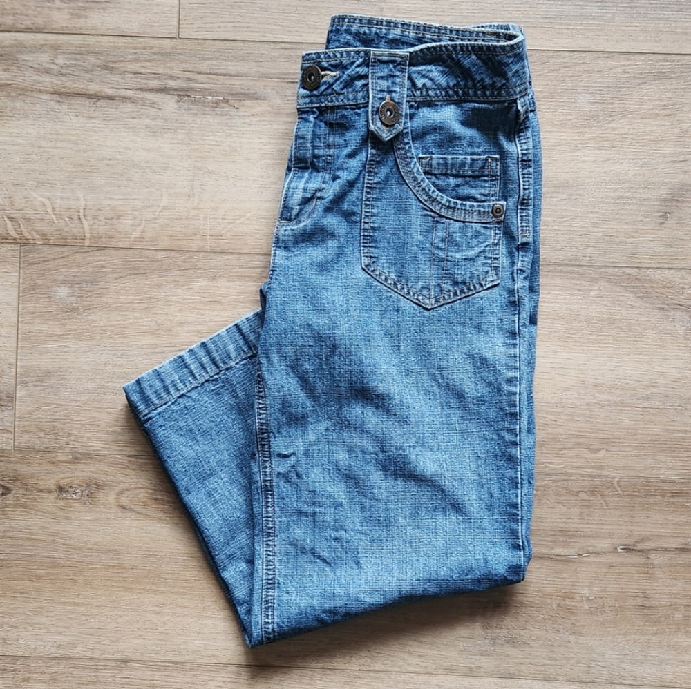Liz & co capris, size 6, light blue jean